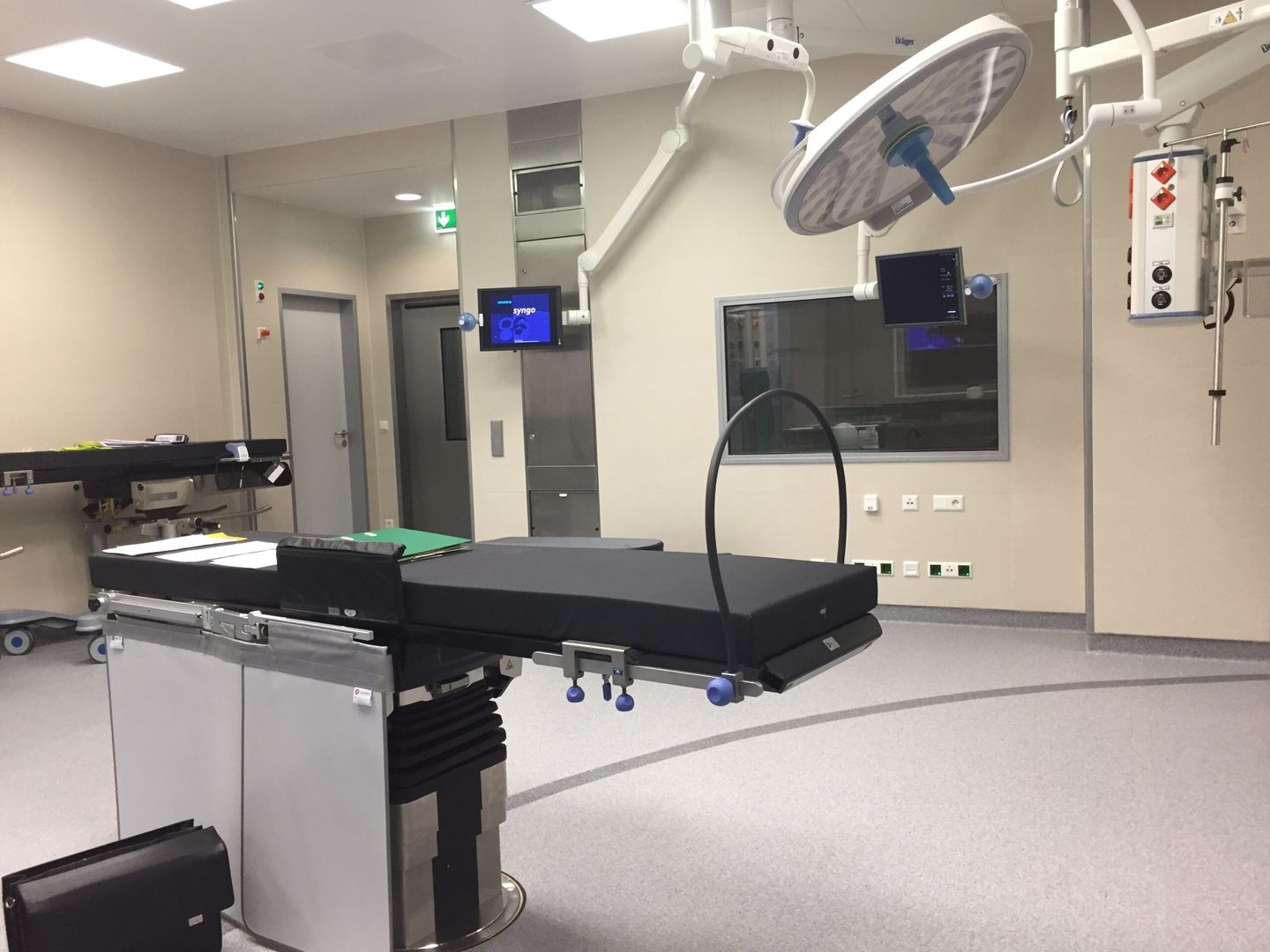 Klinikum Wolfsburg Einbau eines Hybrid OP